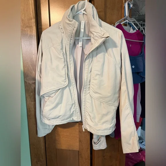 Lululemon Always Effortless Jacket
Dune - Picture 1 of 10